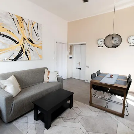 דירה Bella Alda Beautiful Castle Penthouse *