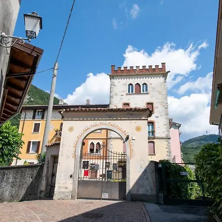 Bella Alda Beautiful Castle Penthouse דירה Canzo