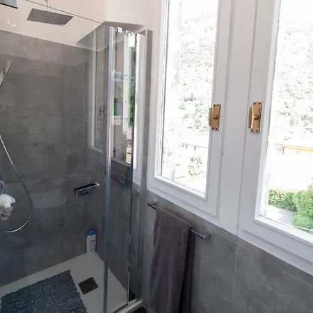 Bella Alda Beautiful Castle Penthouse דירה *