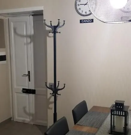 Bella Alda Beautiful Castle Penthouse דירה *